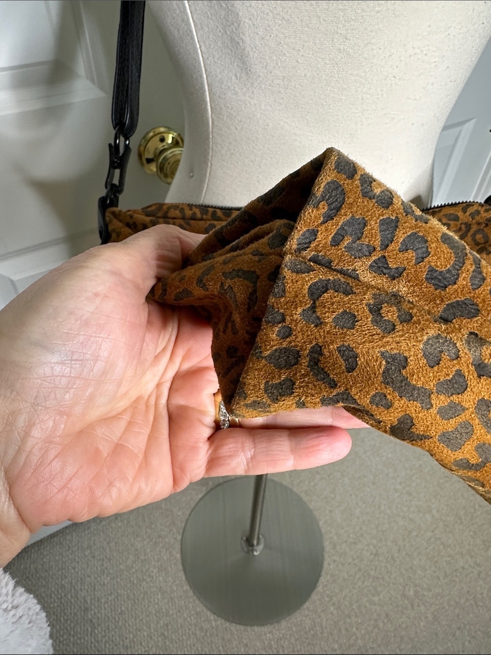 Daniella Lehavi leopard-print suede shoulder/crossbody bag - Picture 4 of 12